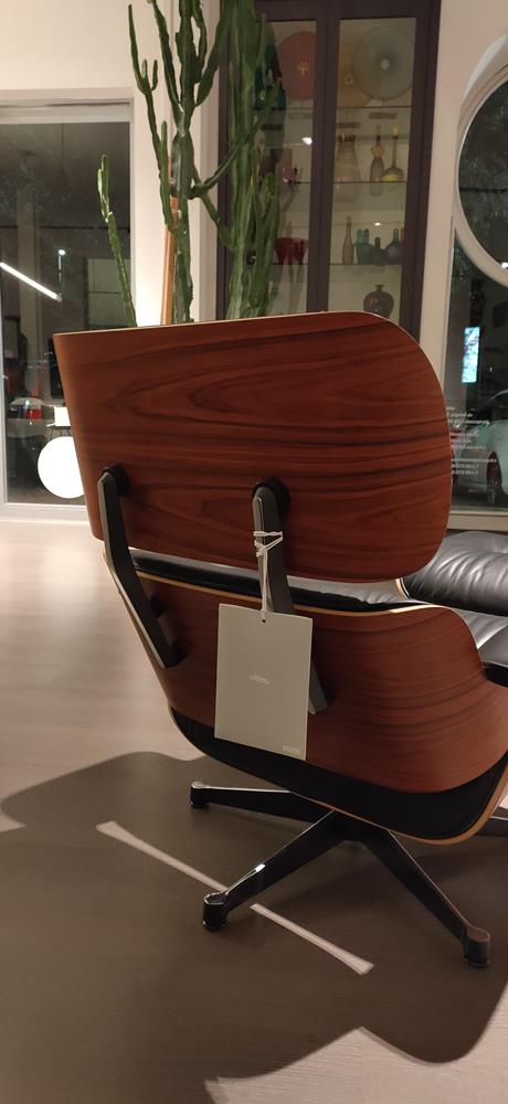 vitra_lounge_chair_ottoman