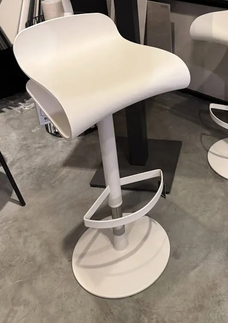 coppia-sgabelli-bcn-kristalia-1_123046