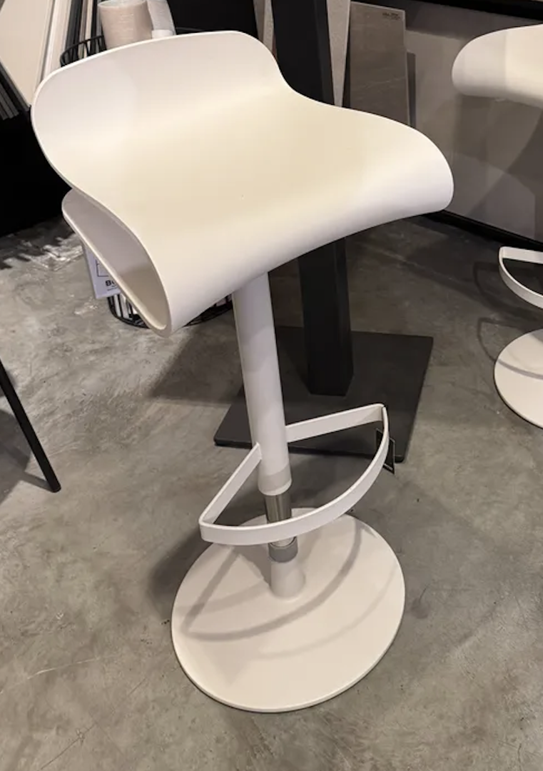 coppia-sgabelli-bcn-kristalia-1_123046