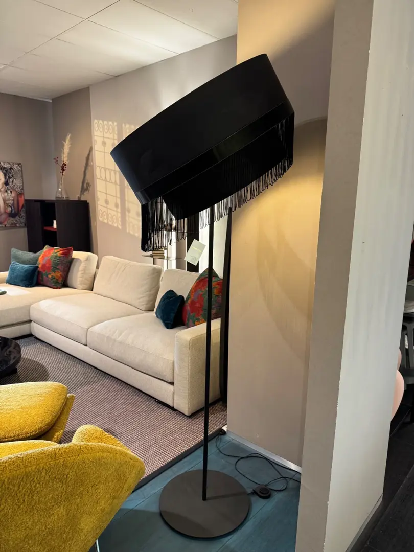 lampada-da-terra-nera-moooi-1_129482