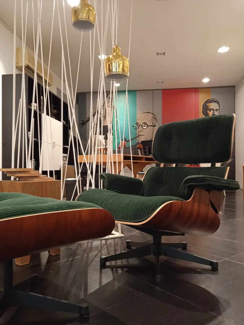 eames-lounge-chair---ottoman-special-edition--phlox-verde-1_125636