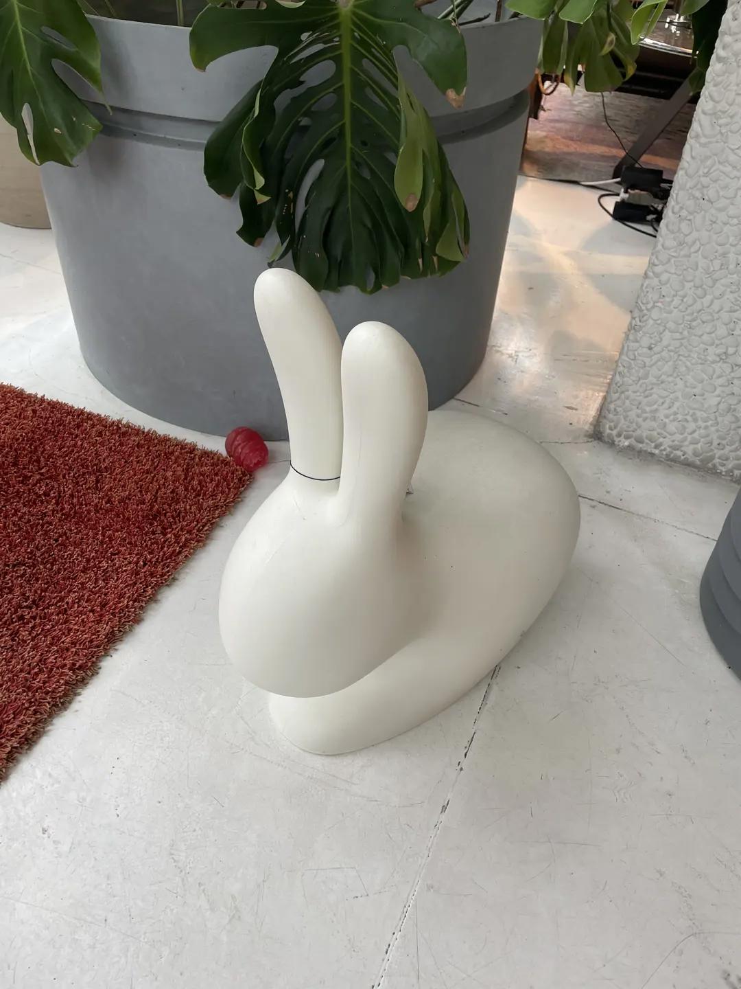 rabbit-chair-baby-white-qeeboo-1_125192